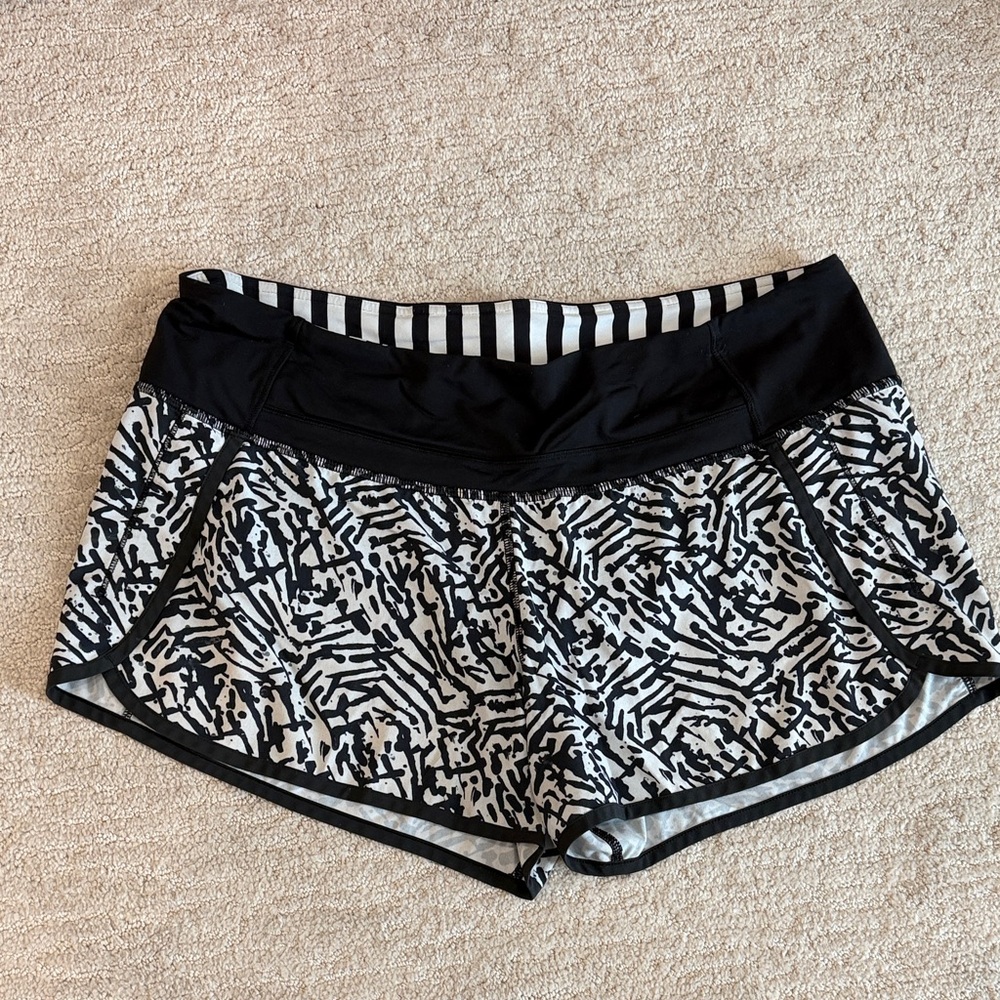 Lululemon Black & White Printed Run times shorts size 10